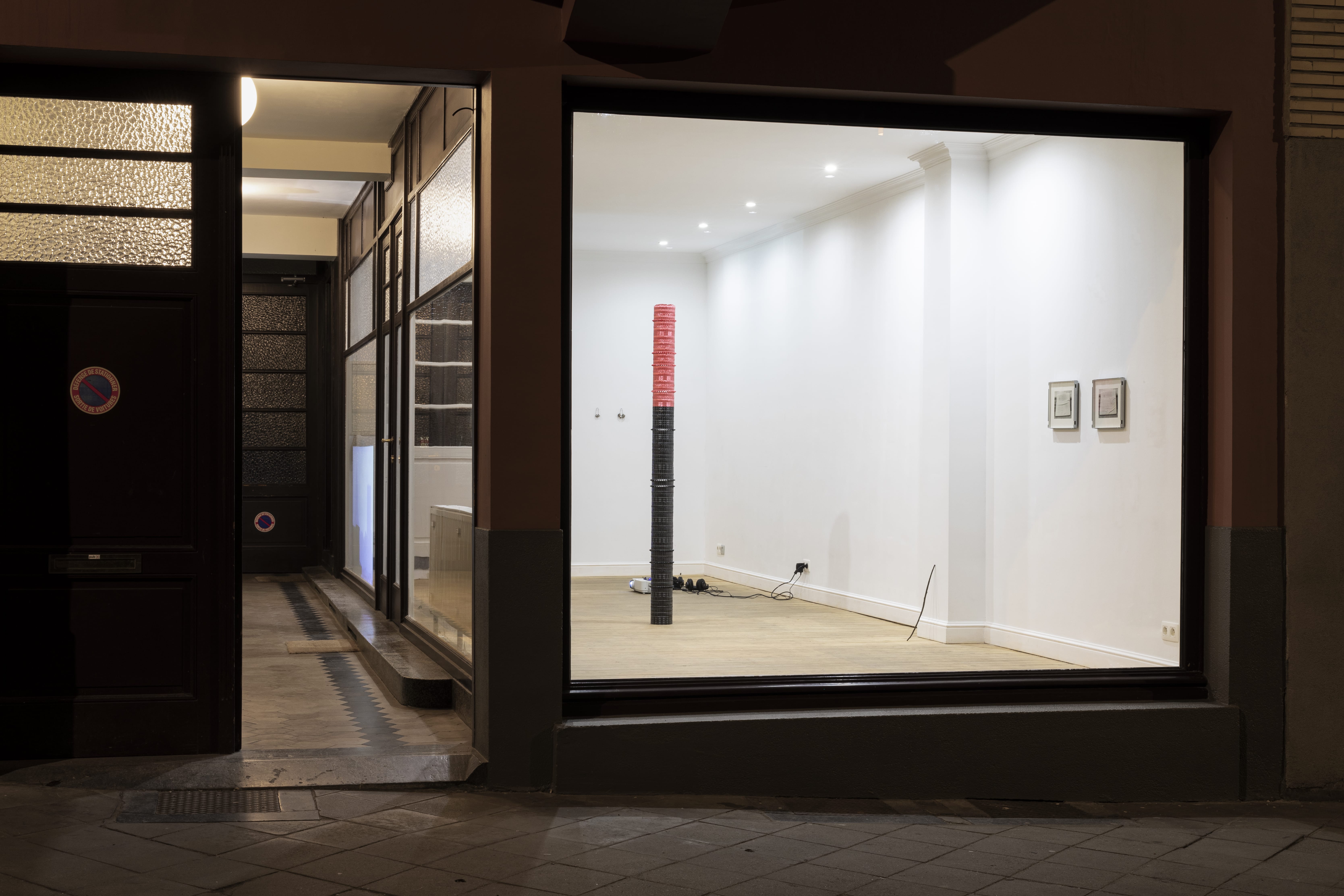<p>solitesse, <a href="https://sb34.org/SOLITESSE" target="_blank" rel="noopener">SB34</a> (Brussels, Belgium).</p>
<p>Fabiola Burgos Labra, Massao Mascaro, Wim De Pauw &amp; Reinier Vrancken</p>
<p>curated by Léane Lloret</p>
<p>27-03-2025 / 24-05-2025</p>
<p>© Fabrice Schneider</p>
